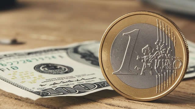 EUR/USD Drops to 1.0550 as Federal Reserve Uncertainty Looms