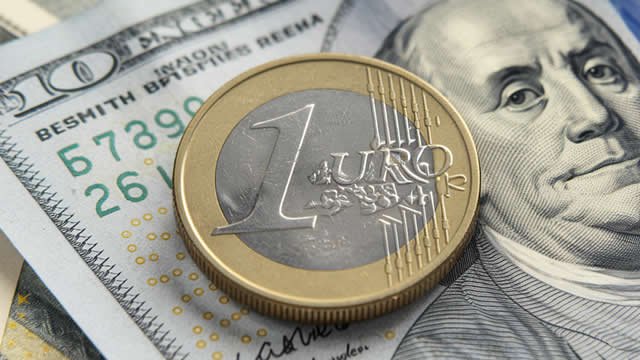 EUR USD Struggles Below 1.0450 Is the Dollar Weakening This Holiday Season