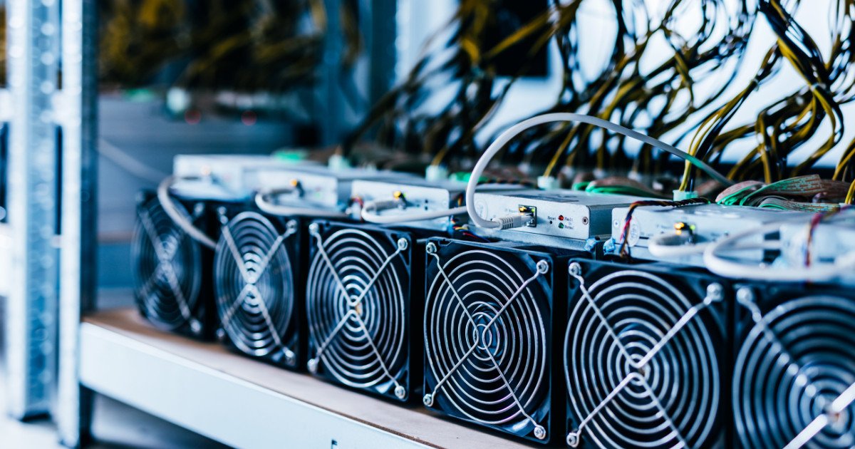 US Commerce Secretary Advocates for Bitcoin Mining Expansion