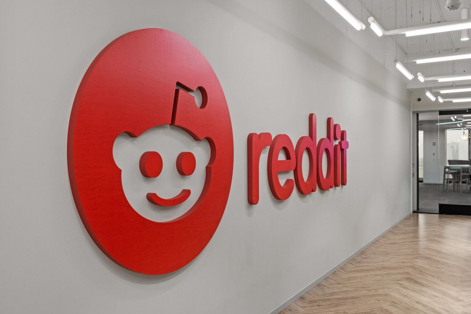 Reddit Stock Climbs 6% Following Impressive Q1 Earnings Report