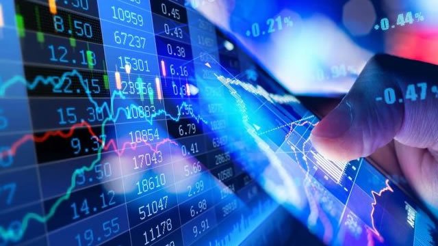 Gold Prices Fall to One-Month Low: What Drives the Decline?