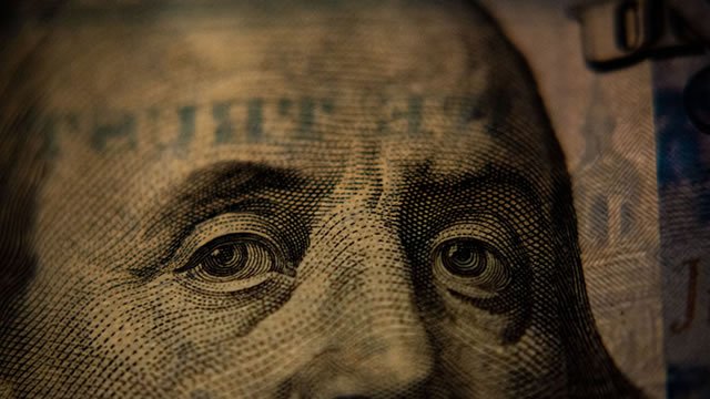 Navigating a Slowing Economy: Smart Investment Choices to Consider
