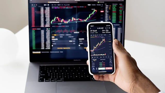 Stocks Rise Amid Confusing Tariff Developments: Nvidia Shines