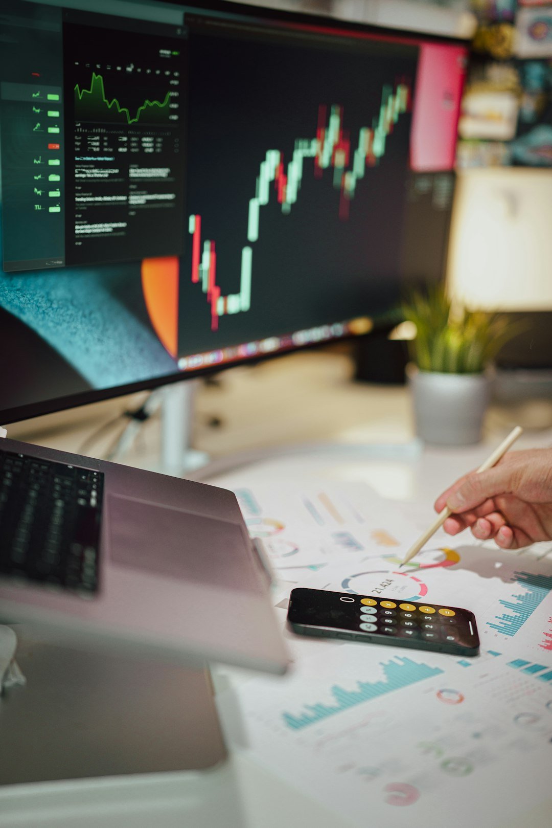Asian Markets Remain Steady as Geopolitical Tensions and Central Bank Meetings Create Caution
