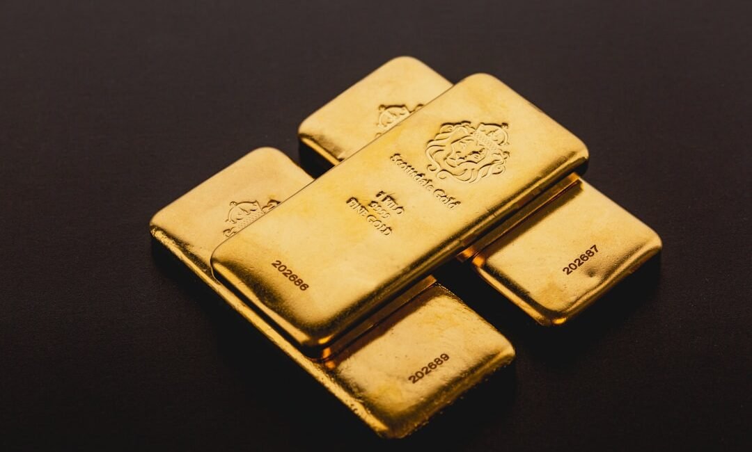 Gold Prices Steady Amid Geopolitical Tensions and Fed Rate Speculations