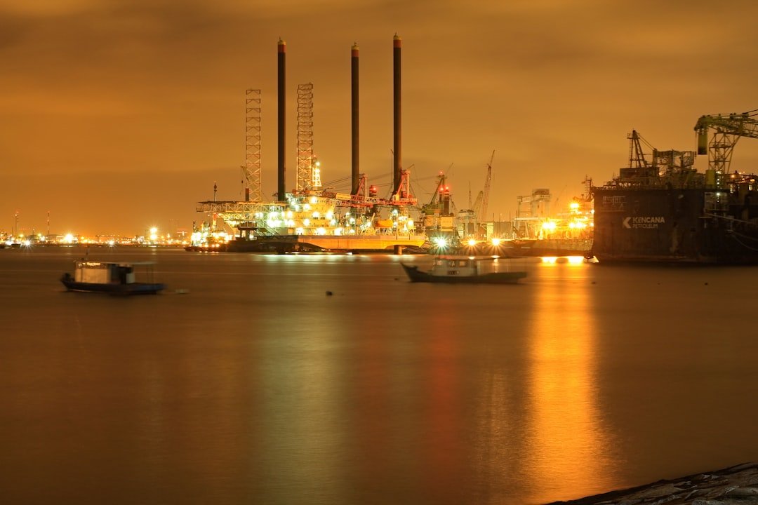 Oil Prices Decline After Recent Surge Amid Fed Meeting and Geopolitical Tensions