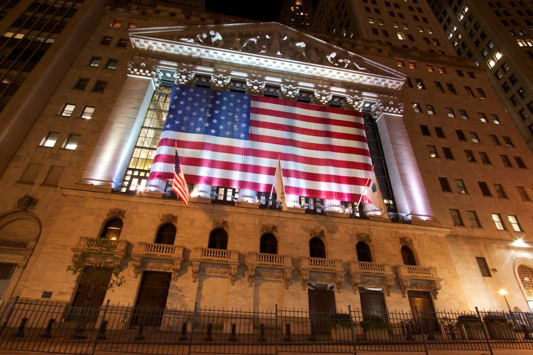 U.S. Stock Markets Surge as Geopolitical Tensions Ease and Fed Signals Dovish Outlook