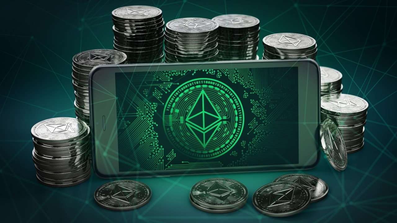 Ether ETFs Hit Historic 19-Day Inflow Record as Blackrock Fuels Bitcoin Gains