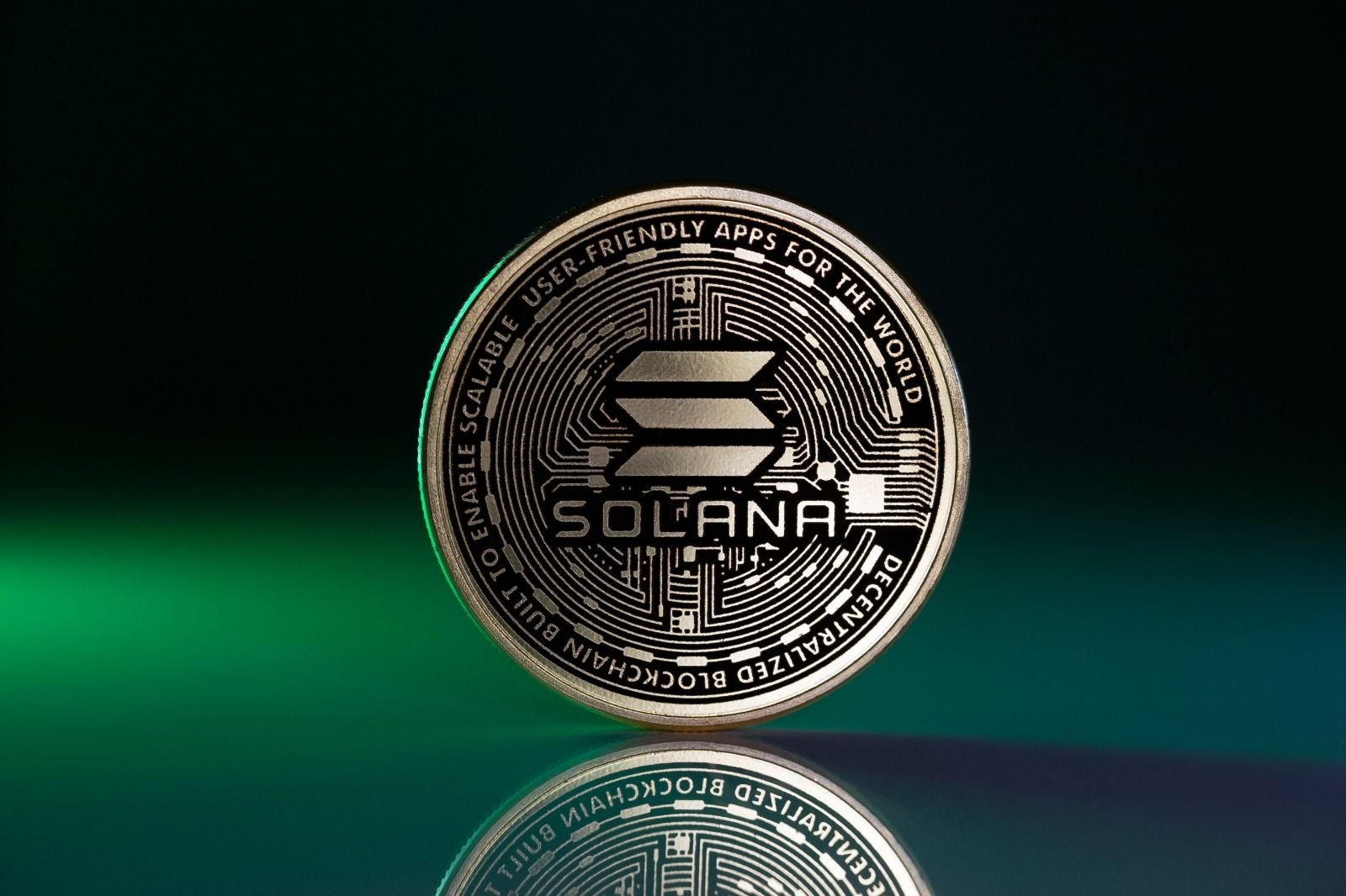 Institutions Focus on Solana and Tokenized Stocks in New DeFi Movement