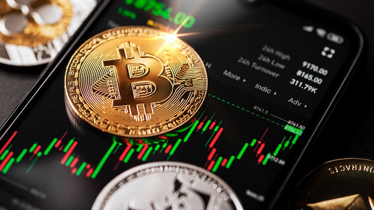 Public Companies Investing in Bitcoin Face Dilution Risks, Warns VanEck