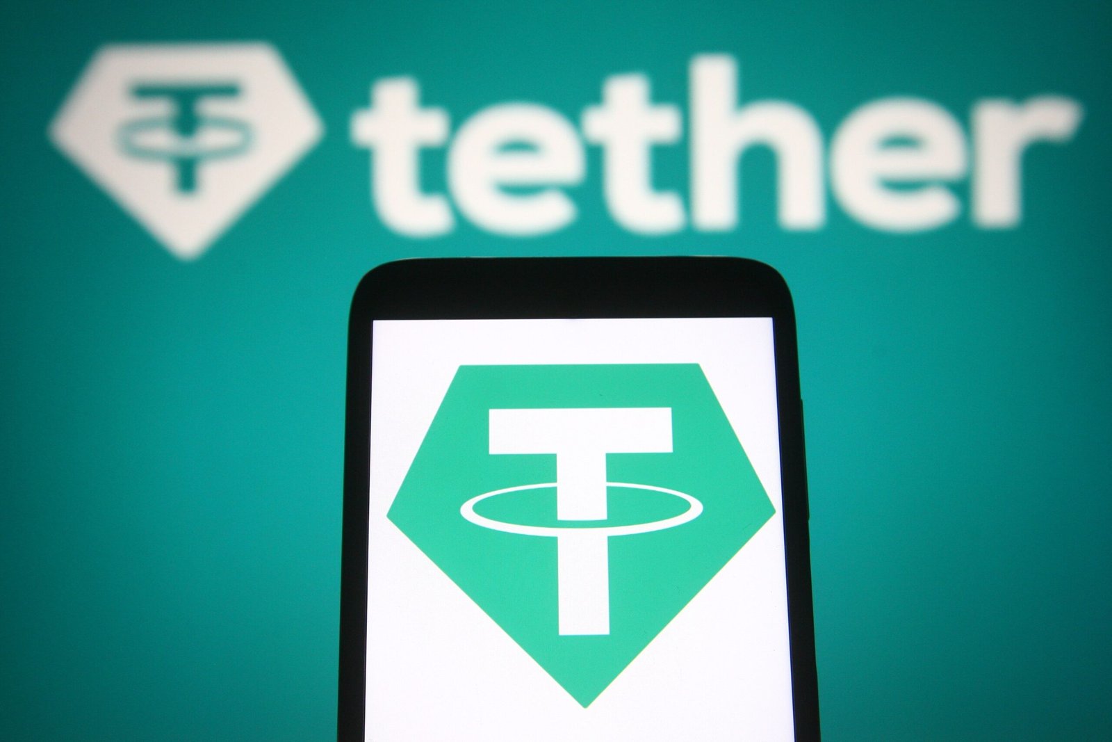 Tether Facilitates 2.7 Billion USD Bitcoin Move Launches Gold Token Across Chains