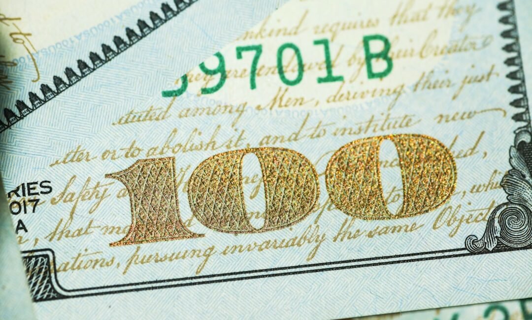 Dollar Dips to Four-Year Low Amid Fiscal and Trade Concerns