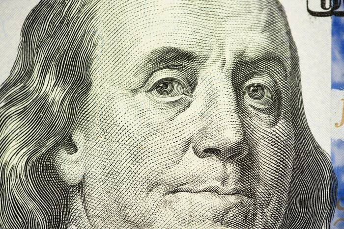US Dollar Weakens Amid Fed Rate Cut Speculations